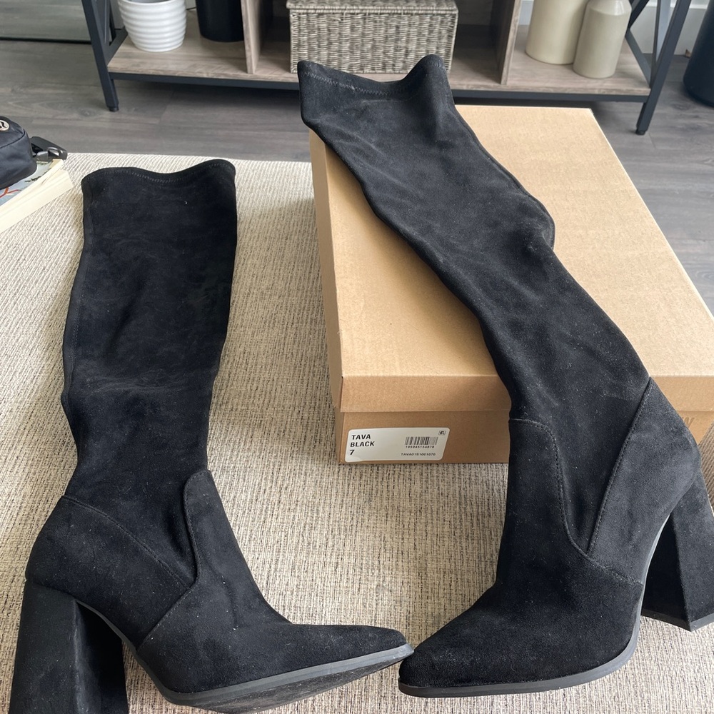 Steven Madden Black Suede knee high heeled boot in size 7